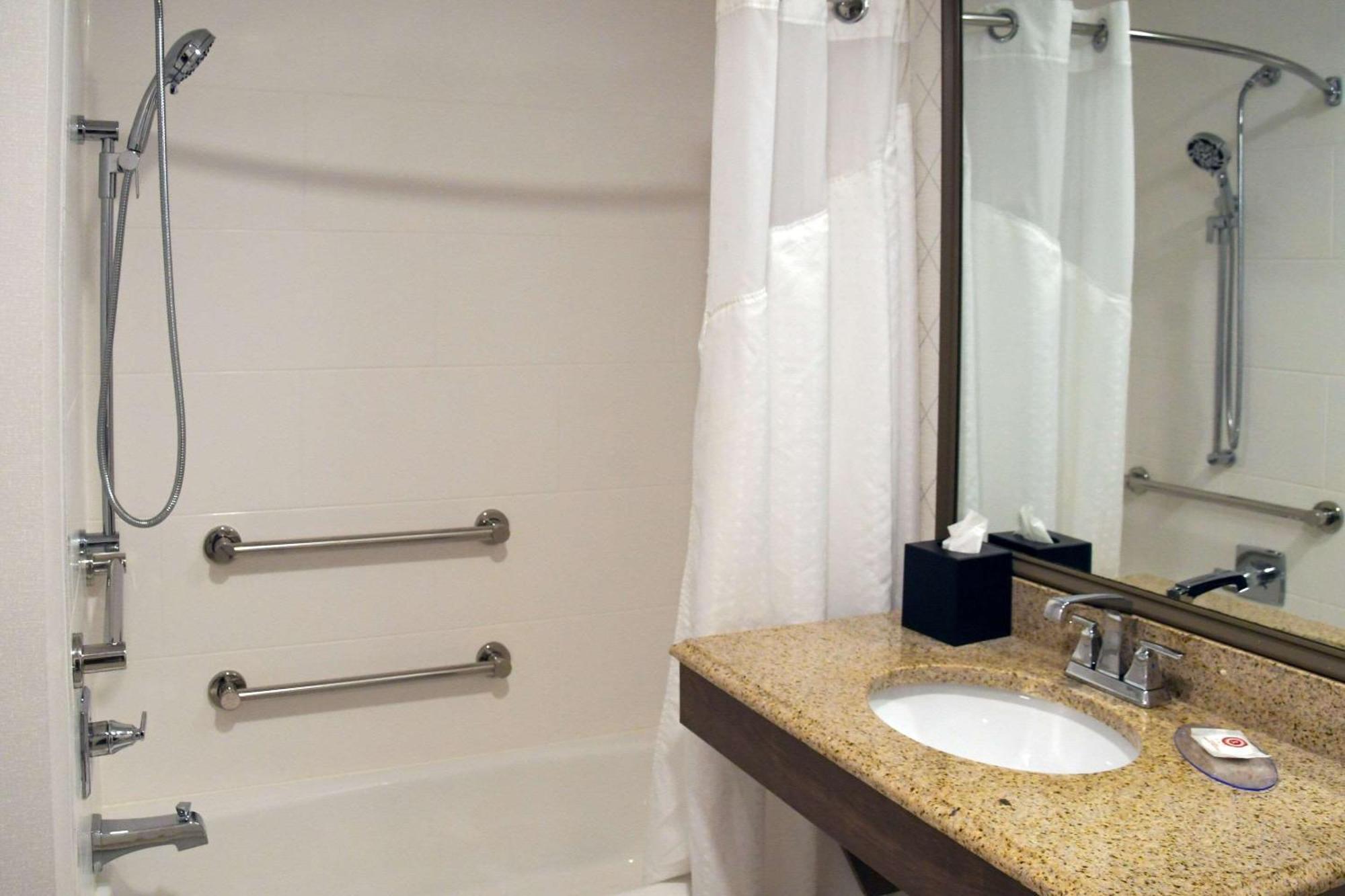 Comfort Inn & Suites Nw Milwaukee Germantown エクステリア 写真