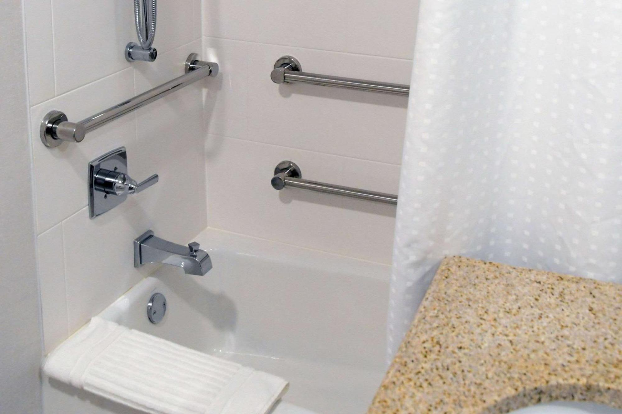 Comfort Inn & Suites Nw Milwaukee Germantown エクステリア 写真