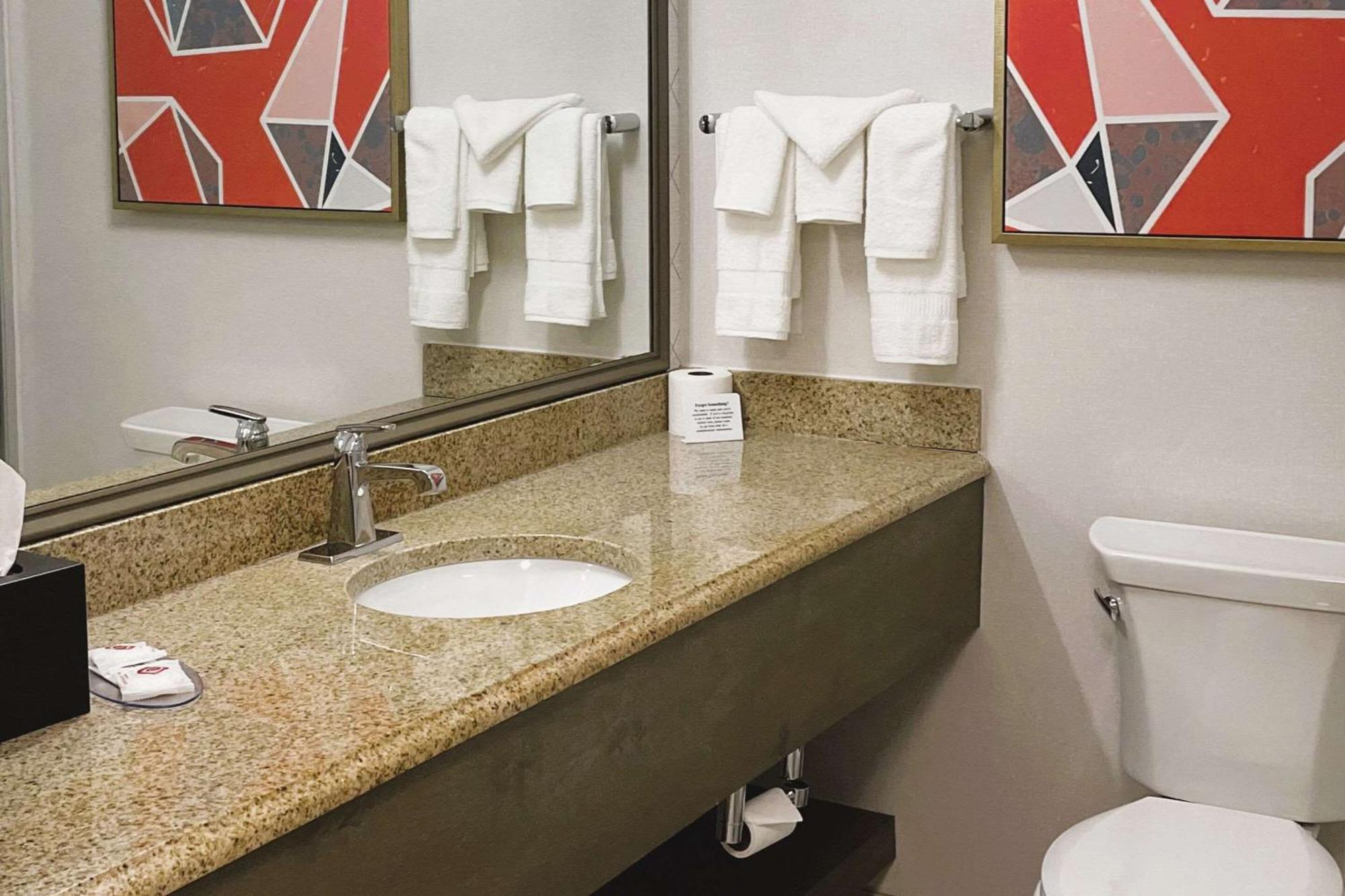 Comfort Inn & Suites Nw Milwaukee Germantown エクステリア 写真
