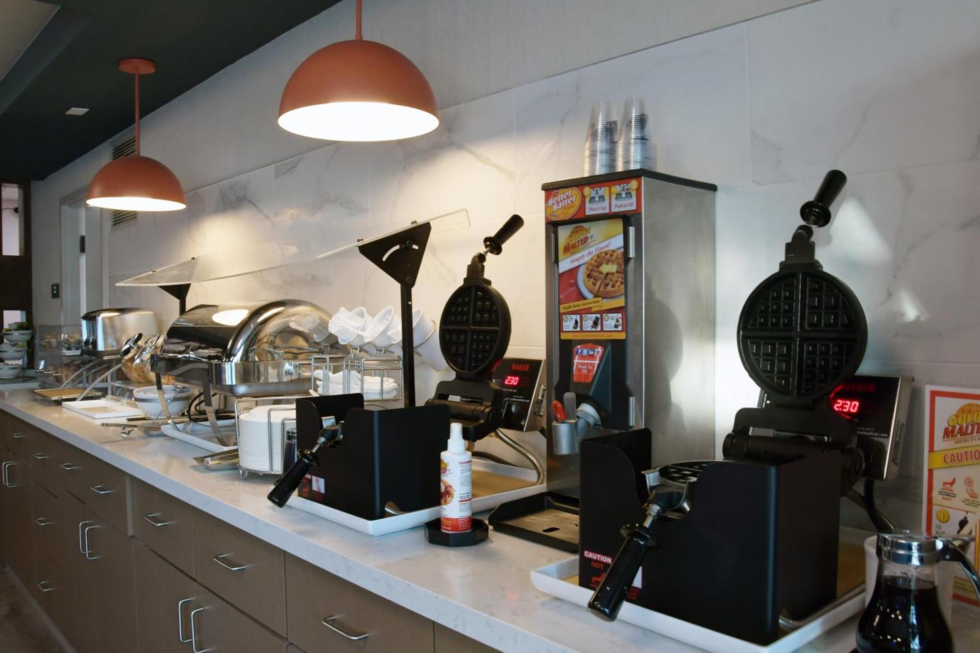 Comfort Inn & Suites Nw Milwaukee Germantown エクステリア 写真